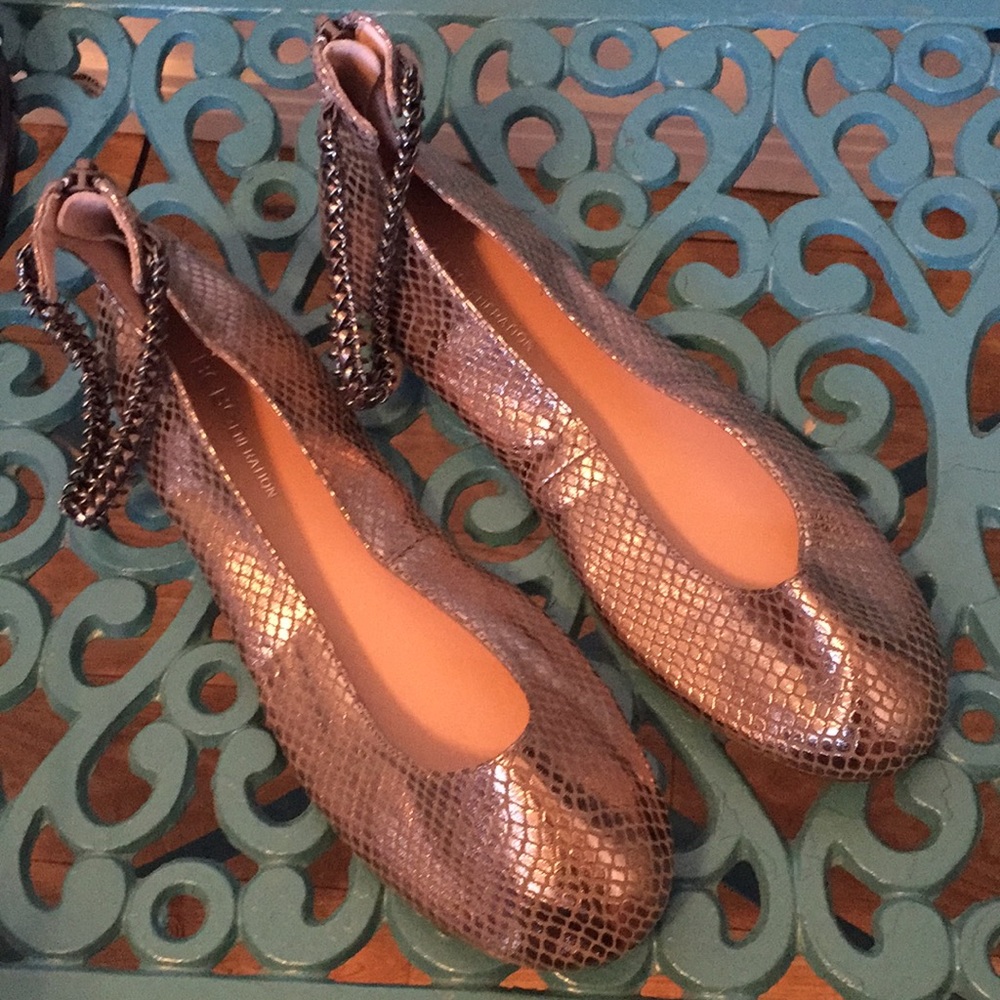 Bcbg ballerina flats silver snake cute